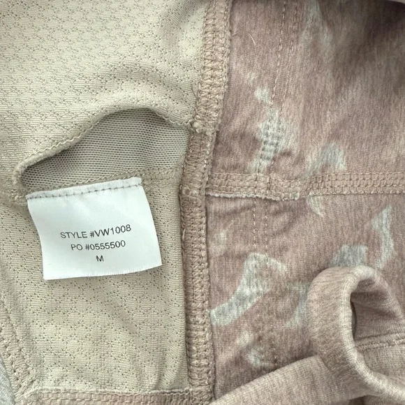 Vuori Long Line Elevation Sports Bra, Dogwood Mauve Pink Camo size M - Picture 4 of 5